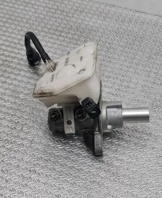 Citroen DS5 Master brake cylinder Y24879 B0SCH
