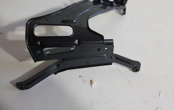 Audi A6 S6 C8 4K Fender mounting bracket 4K0821131