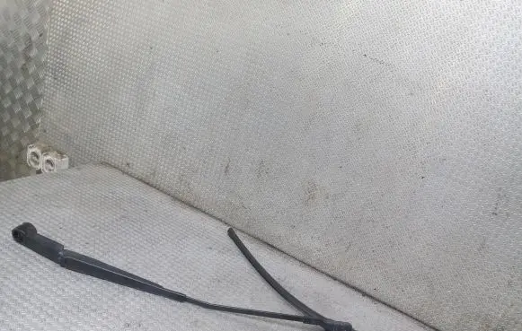 Windshield/front glass wiper blade