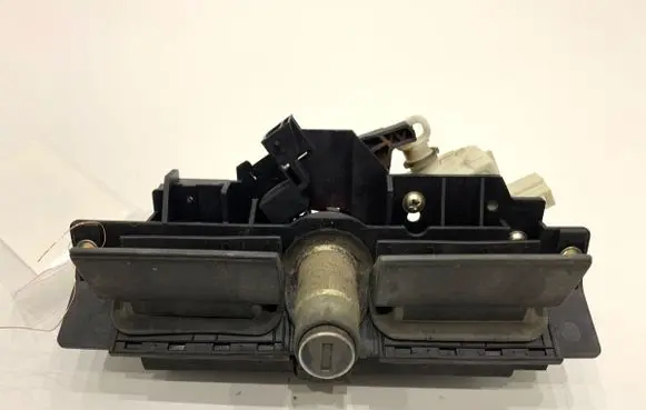Audi A6 S6 C5 4B Tailgate/trunk/boot exterior handle 8D9827565H