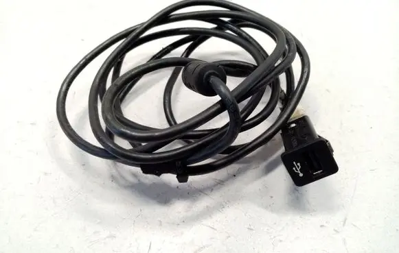 BMW X5 E70 USB socket connector 9167196 61319167196 84109237656