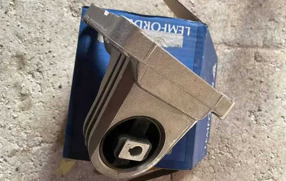Volvo XC90 Engine mount bracket 8649597 8623927 9180994