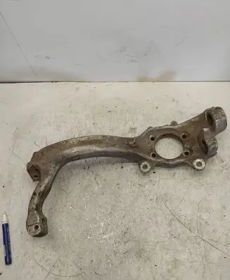 Audi A6 S6 C6 4F Front wheel hub spindle knuckle 4F0257