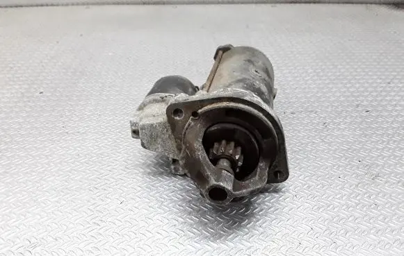 Mercedes-Benz Vito Viano W638 Starter motor 0051511301 D7R43