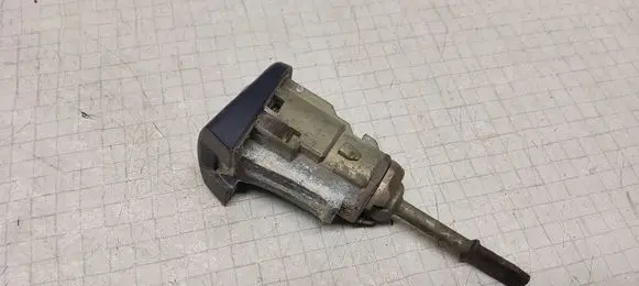 Volkswagen PASSAT B5 Front door lock (next to the handle) 3B0837167