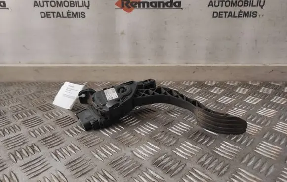 Volvo V70 Accelerator throttle pedal 6G929F836AD