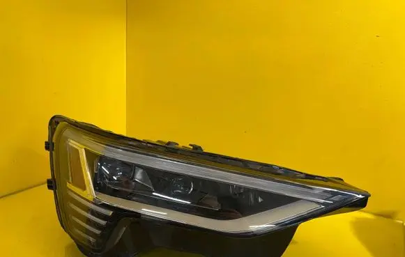 Audi e-tron Headlight/headlamp 4KE941036B