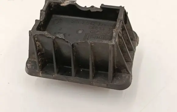 BMW 2 F45 Jacking socket point 7042974 11884410