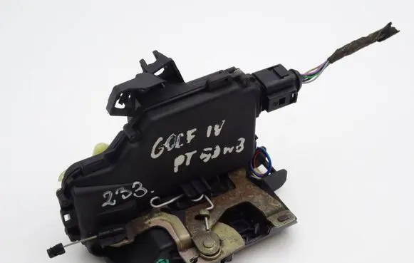 Volkswagen Golf IV Rear door lock