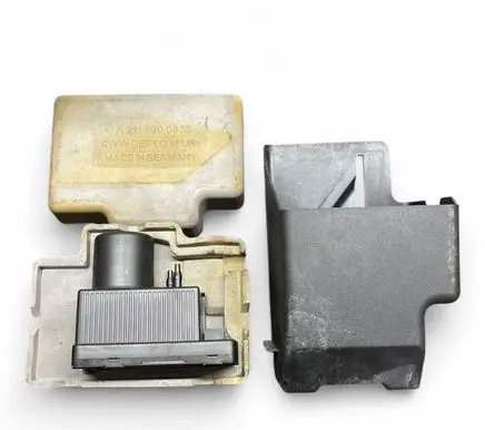Mercedes-Benz E W211 Central locking vacuum pump 2038000048 A2118000035 A2118050014
