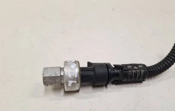 Opel Corsa D Air conditioning (A/C) pressure sensor 9131721 13T6MX4
