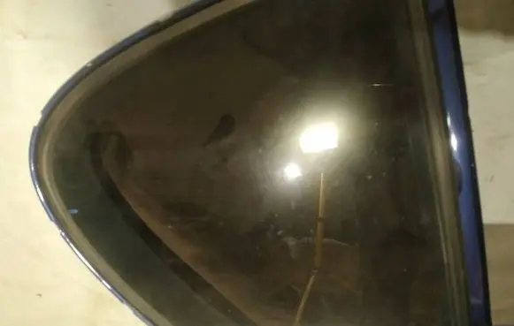 BMW 1 E81 E87 Rear vent window glass as2