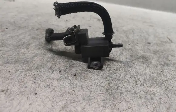 Toyota Verso Turbo solenoid valve 258600R010