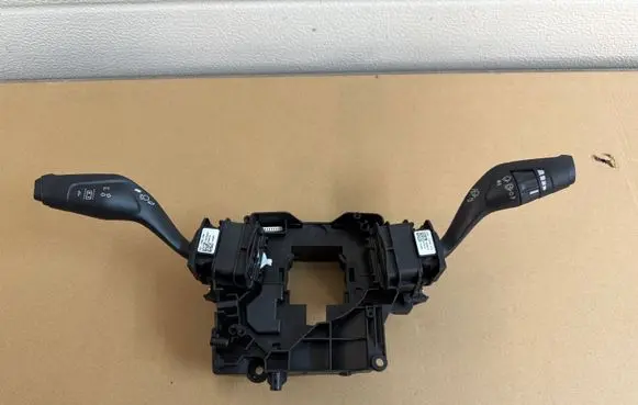 Wiper turn signal indicator stalk/switch