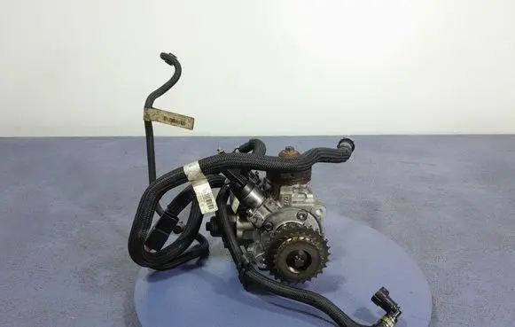 BMW X5M F85 Fuel injection high pressure pump 7823470