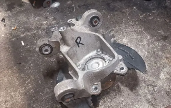 Chrysler 200 Rear wheel hub