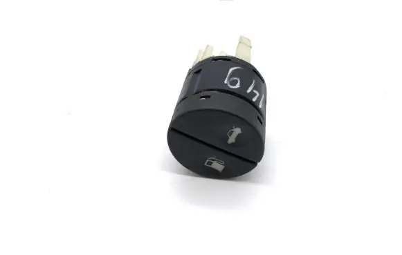Jaguar XK8 - XKR Tailgate/boot open switch button LJA6255AB