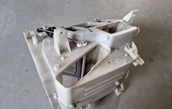 Mitsubishi Pajero Sport I Interior heater climate box assembly housing 