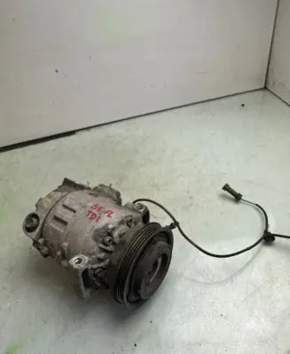 Volkswagen PASSAT B5.5 Air conditioning (A/C) compressor (pump) 8D0260805B
