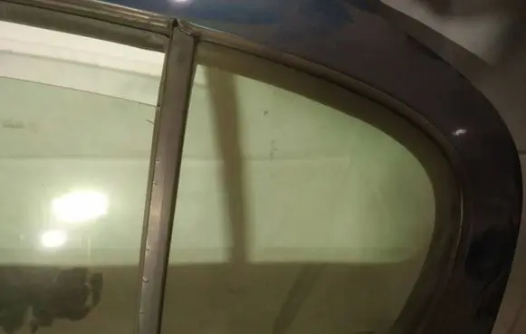 Nissan Almera N16 Rear vent window glass as2