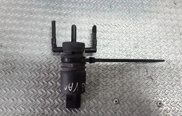 Audi A6 S6 C5 4B Windscreen/windshield washer pump