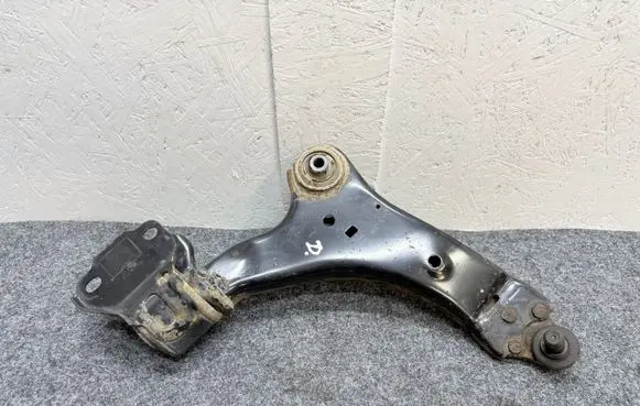 Volvo XC60 Front lower control arm/wishbone 8G9N3A052A