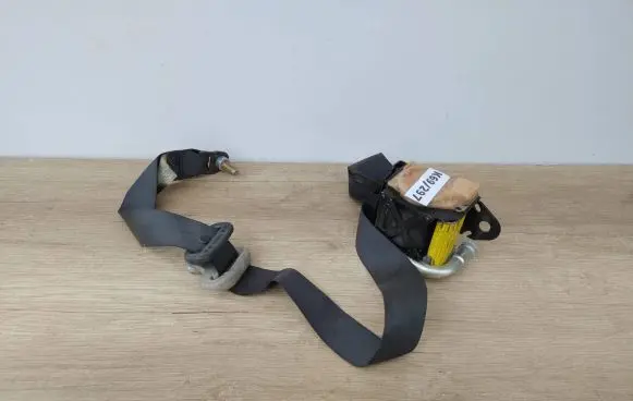 Mazda 6 Front seatbelt E4431093