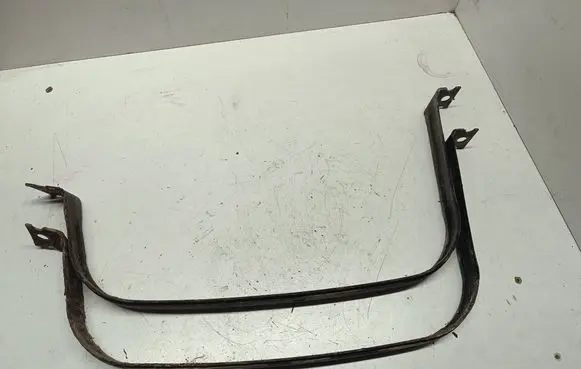 Volkswagen Tiguan Fuel tank mounting bracket 5N0201656