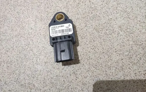 Mitsubishi Outlander Airbag deployment crash/impact sensor 8651A001 39754C