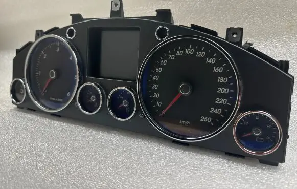 Volkswagen Touareg I Speedometer (instrument cluster) 7L6920881A