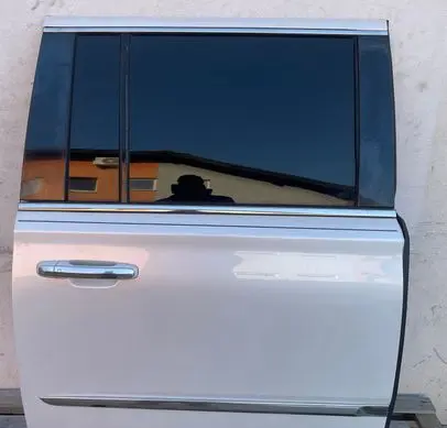 Cadillac Escalade IV Front door 23378568