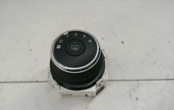 Toyota RAV 4 (XA40) Interior fan control switch 75F655