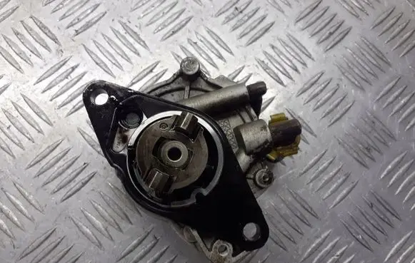 Opel Astra H Vacuum pump