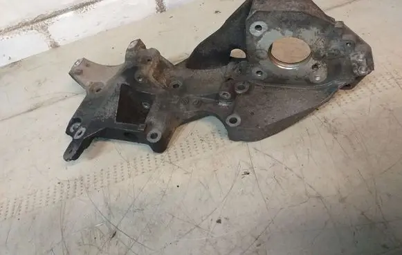 Volkswagen PASSAT B6 Generator/alternator bracket 03L903139D