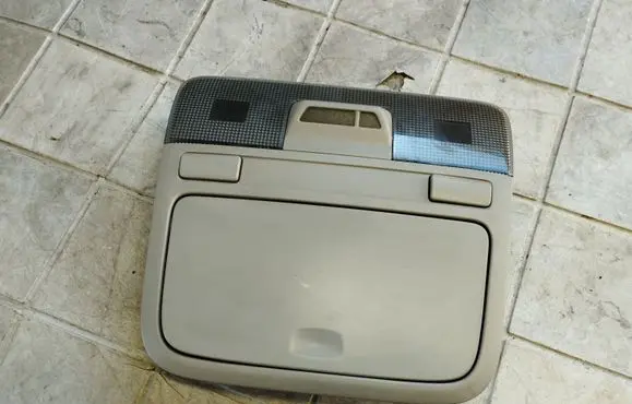 Subaru Outback Front seat light