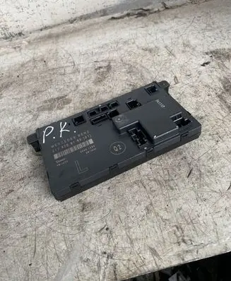 Mercedes-Benz E W211 Door control unit/module 2118208185