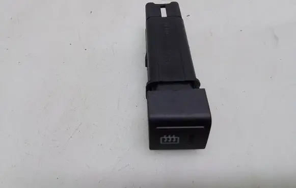Hyundai Getz Windscreen/window heater switch 621W01391