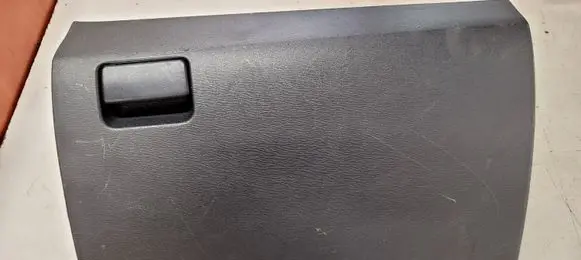 Toyota Avensis T270 Glove box