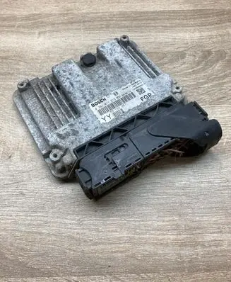Opel Vectra C Engine control unit/module ECU 55193967 0281011915