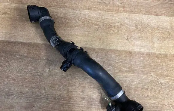 Land Rover Range Rover Sport L494 Engine coolant pipe/hose LPLA8286AA LPLA8286