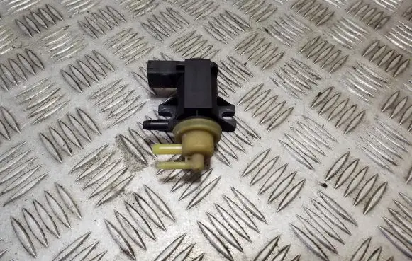 Skoda Superb B8 (3V) Turbo solenoid valve 1K0906627B 04L131051F