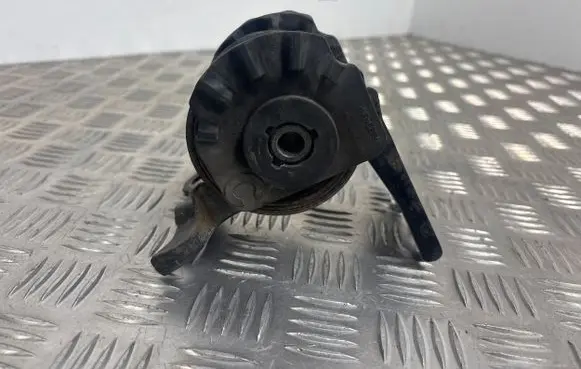 Engine mount bracket