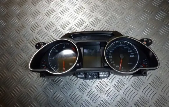 Audi A5 8T 8F Speedometer (instrument cluster) 8T0920931A