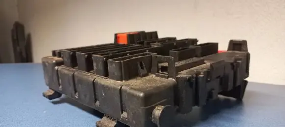 Opel Signum Fuse module 13112909