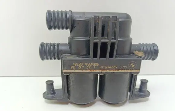 BMW 5 E60 E61 Coolant heater control valve 6927915