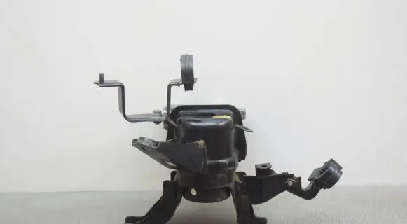 Toyota Prius (XW30) Engine mount bracket 1230537160
