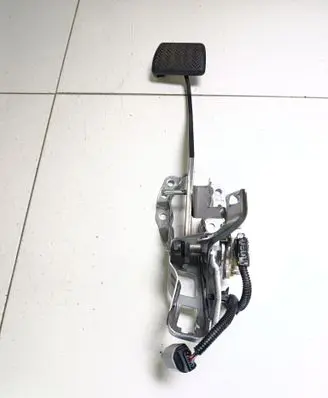 Toyota C-HR I Brake pedal 8951047040