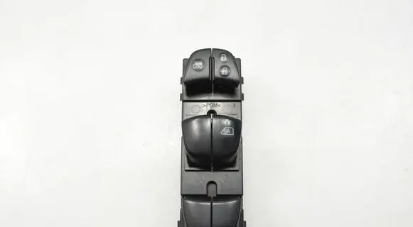 Nissan Juke I F15 Electric window control switch 254011KK0B
