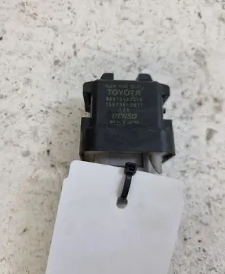 Toyota Avensis T250 Glow plug pre-heat relay 2861067010