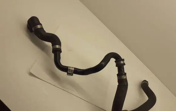 Coolant pipe/hose